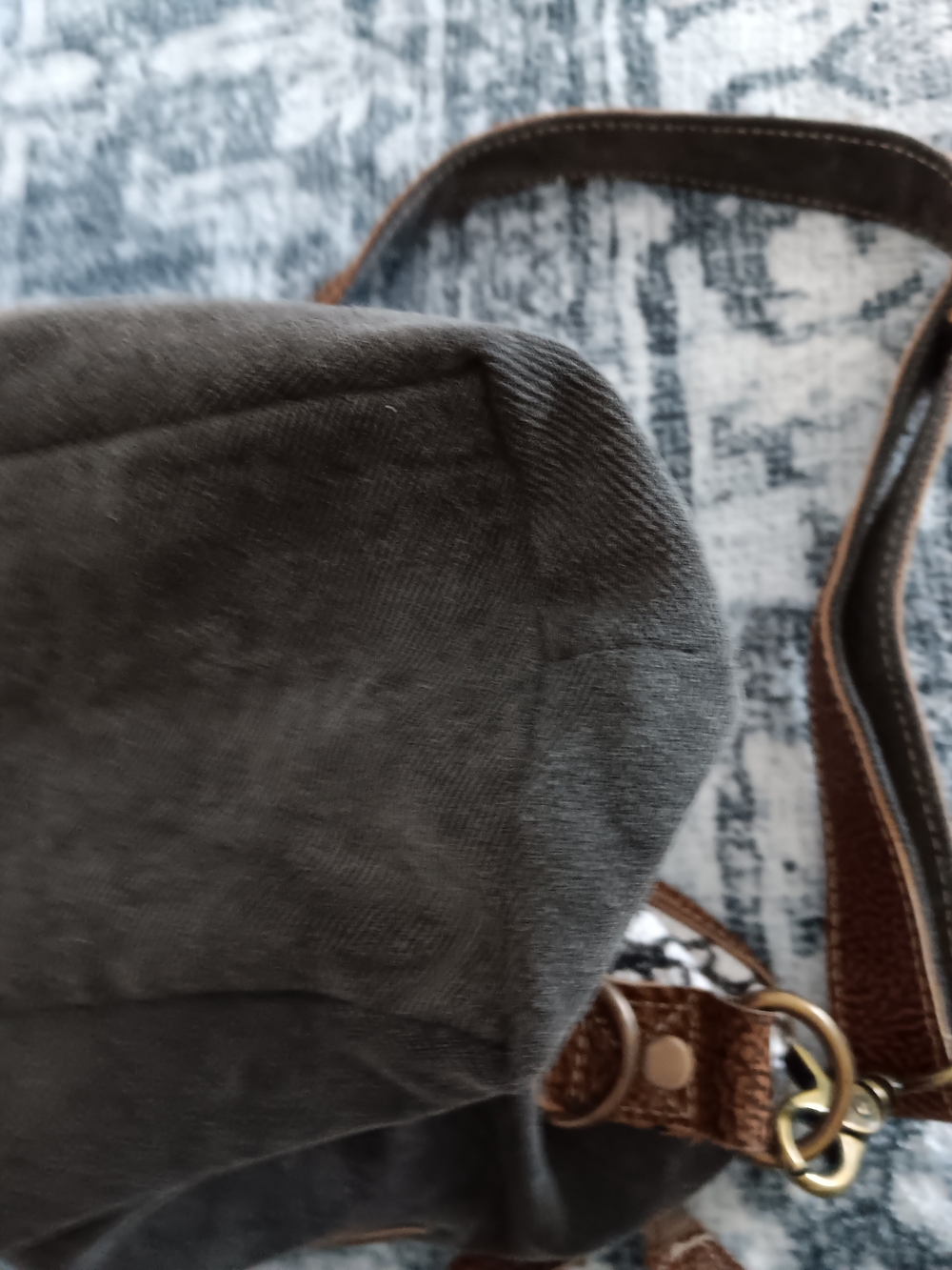 Myra Handbag Excellent Condtion Used. - Picture 8 of 11